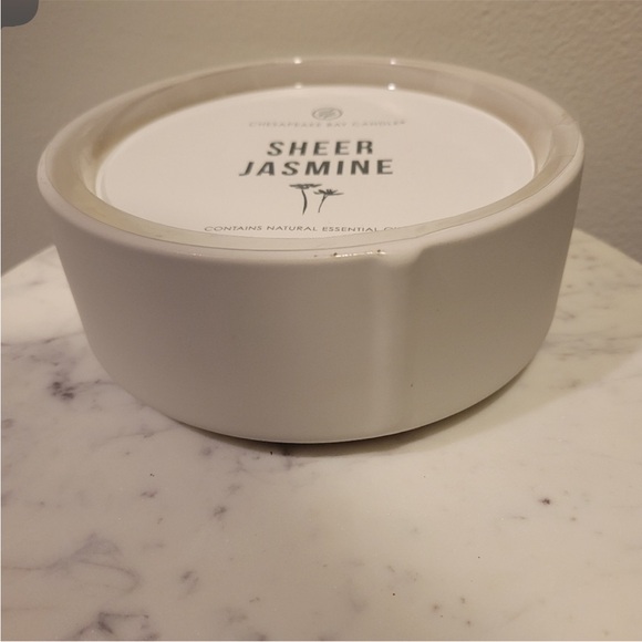 NWOT Chesapeake Bay Candle Sheer Jasmine 3-Wick Ceramic Candle - Picture 4 of 4